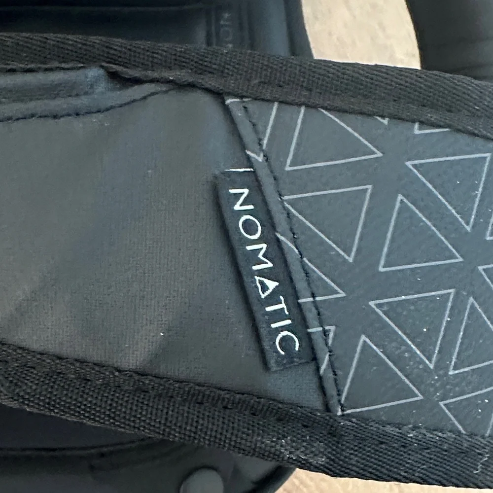 Nomatic Black Men's Travel Pack Backpack 20L Tech Techie Carry-On - Picture 9 of 10
